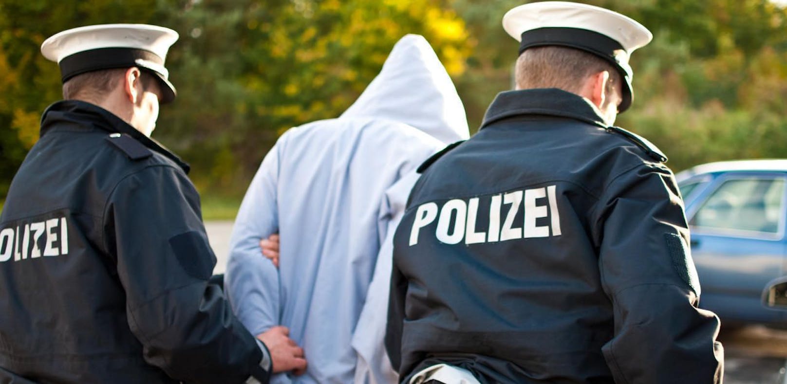 (Symbolbild): Ein 22-Jähriger aus dem Bezirk Klagenfurt-Land sah rot, nachdem Polizeibeamte sein Auto abschleppen wollten.