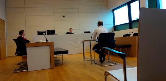 Der 20-Jährige vor Gericht in Korneuburg.