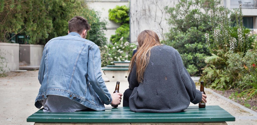 Die Teenager betranken sich, attackierten dann die alarmierten Polizeibeamten.