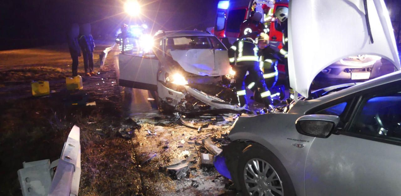 frontalunfall forderte vier verletzte osterreich heute at