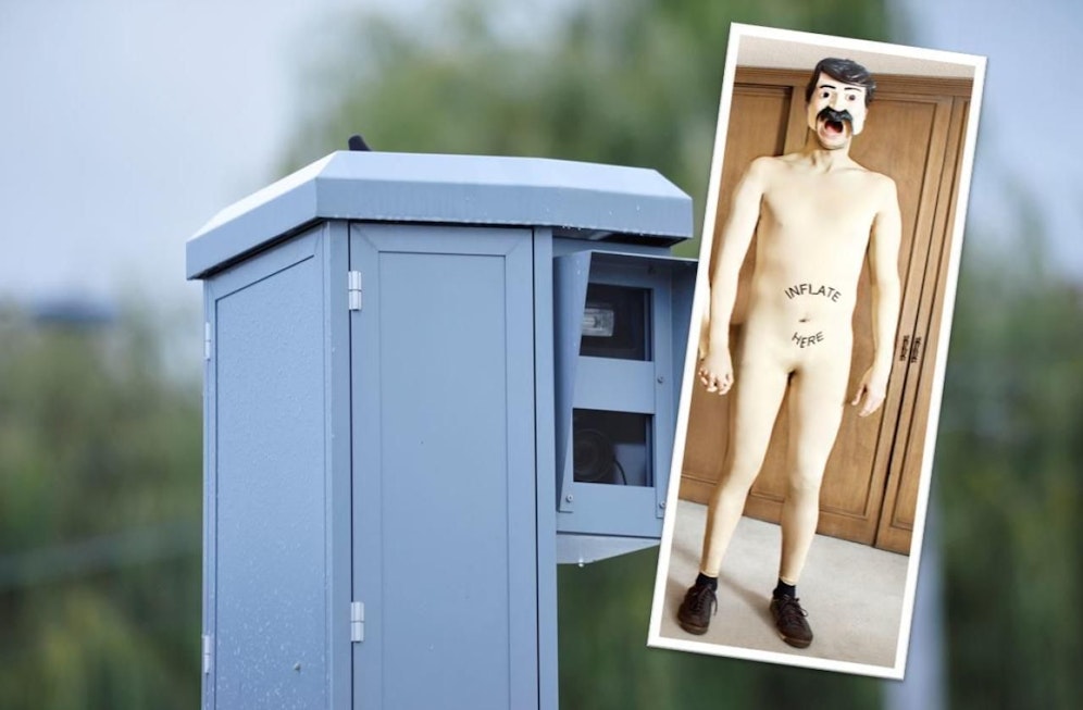 Eine Sexpuppe wurde vor einer Radarfalle aufgestellt.