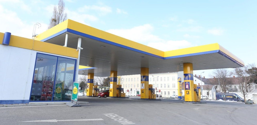 Diese Tankstelle in Wien-Simmering wurde ausgeraubt. 
