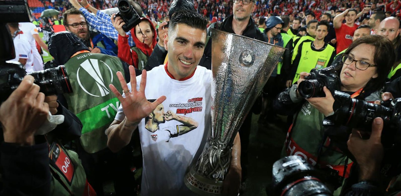 2016 holte Reyes mit Sevilla den Europa League Pokal.
