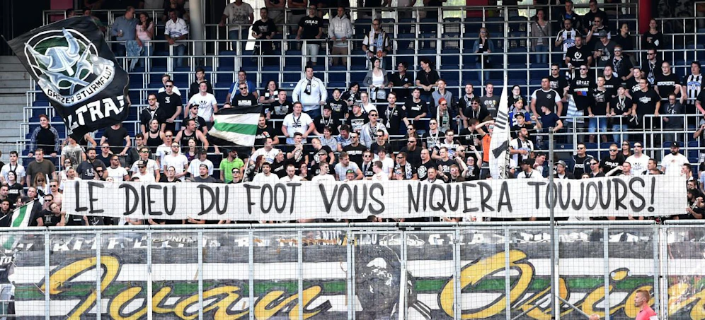 Dieses Transparent sorgte in der "Bullen"-Arena für Stirnrunzeln.