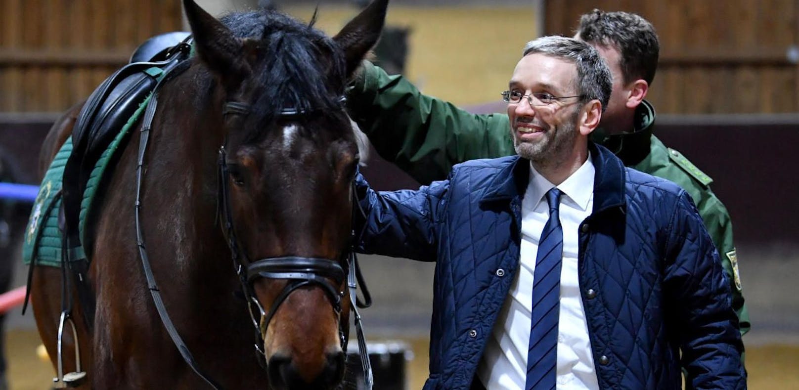FPÖ-Innenminister Herbert Kickl hat vorerst noch zuwenig Pferde für seine berittene Polizei.