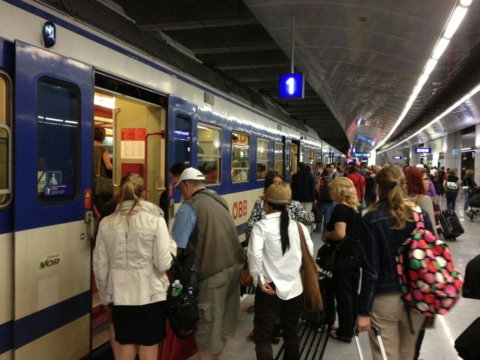 Volle Züge, großer Andrang: Um mehr Platz für Fahrgäste zu schaffen, werden in den S-Bahnen Gebühren für die Fahrradmitnahme zu Stoßzeiten eingeführt.