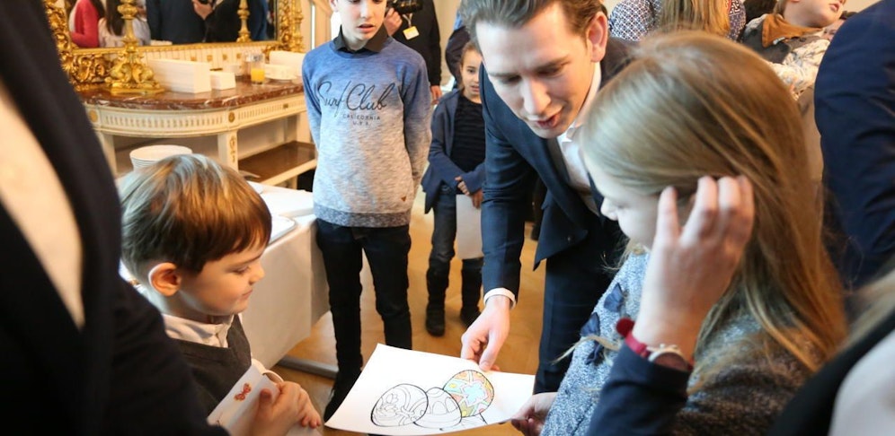 Kinderzimmer? Nein, Kanzleramt: Familien sprachen gestern mit Kanzler Kurz über den Familienbonus.