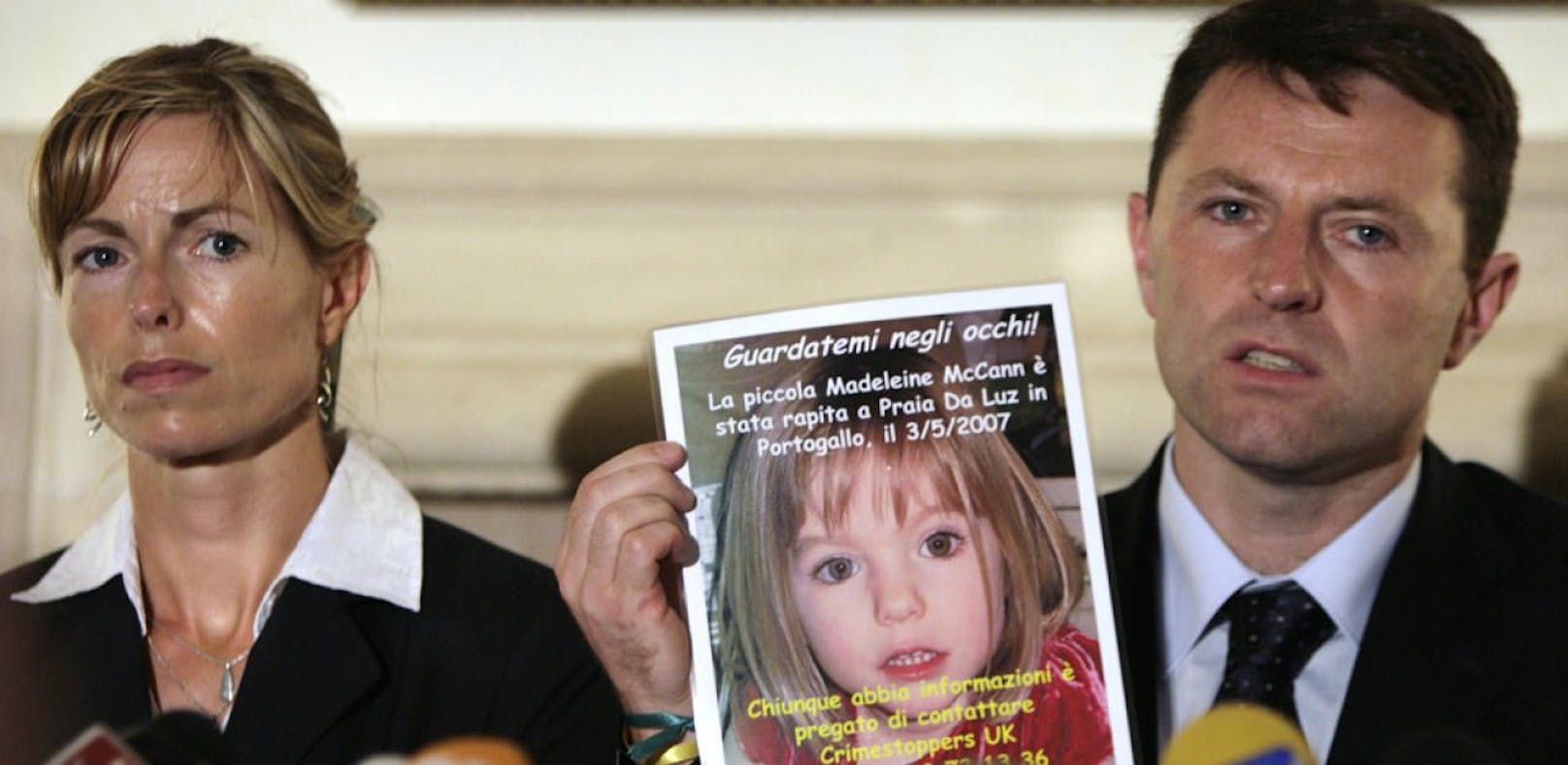Die Eltern Gerry und Kate McCann mit einem Foto der verschwundenen Maddie.