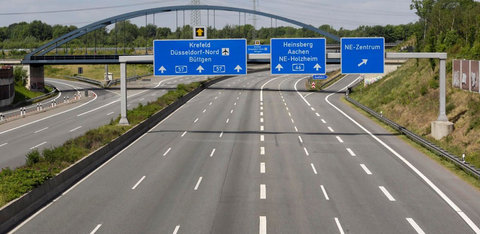 Die A57 in Nordrhein-Westfalen (Deutschland): Hier raste der 15-Jährige.