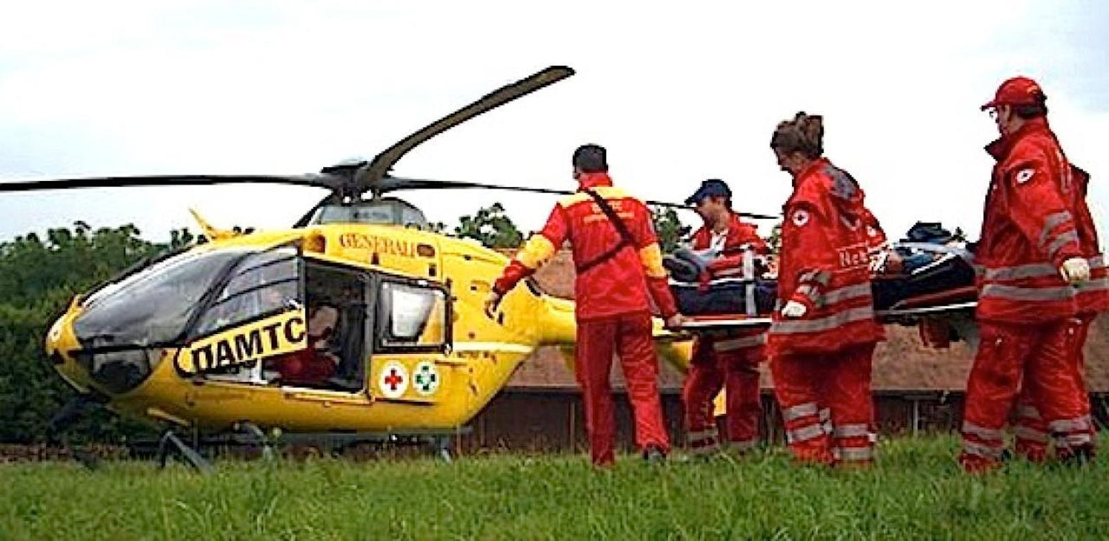 Der 68-Jährige musste mit dem C2 ins Spital nach St. Pölten geflogen werden.