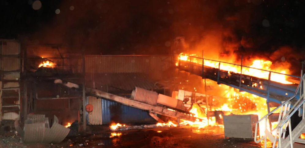 Ein Förderband war in Brand geraten.