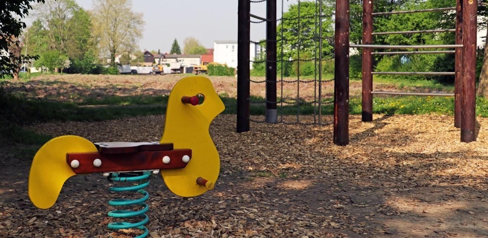 Am Spielplatz näherte sich die geistig verwirrte Frau dem Mädchen.