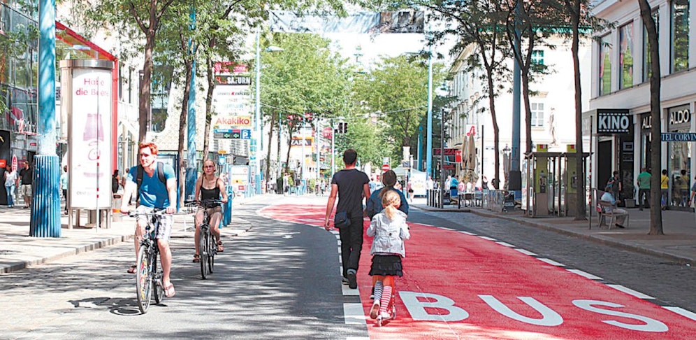 Die große Einkaufsmeile Mariahilferstraße befindet sich teilweise auch im 6. Wiener Gemeindebezirk Mariahilf.