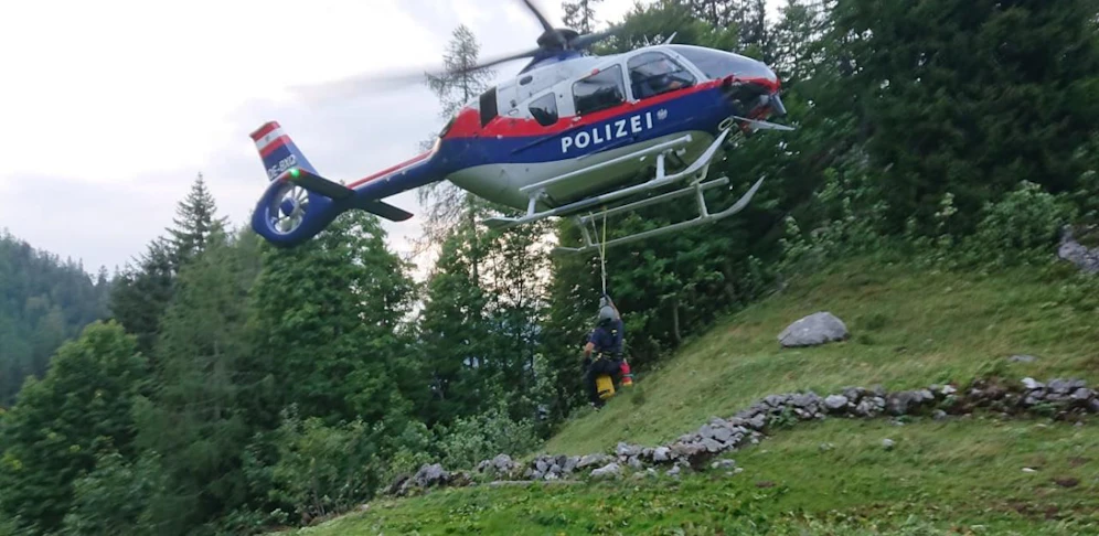 Mit dem Polizeihubschrauber "Libelle OÖ" wurde die Frau wieder ins Tal geflogen.  