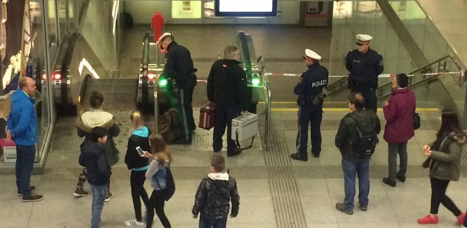 Polizeieinsatz am Linzer Hauptbahnhof: Die ÖVP fordert jetzt ein temporäres Alkoholverbot.