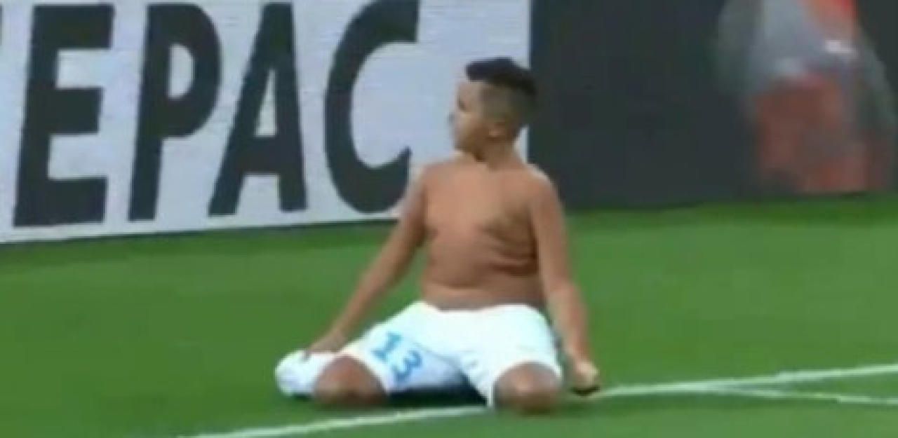 Heute.at - Bub trifft vor 65.000 Fans und jubelt oben ohne