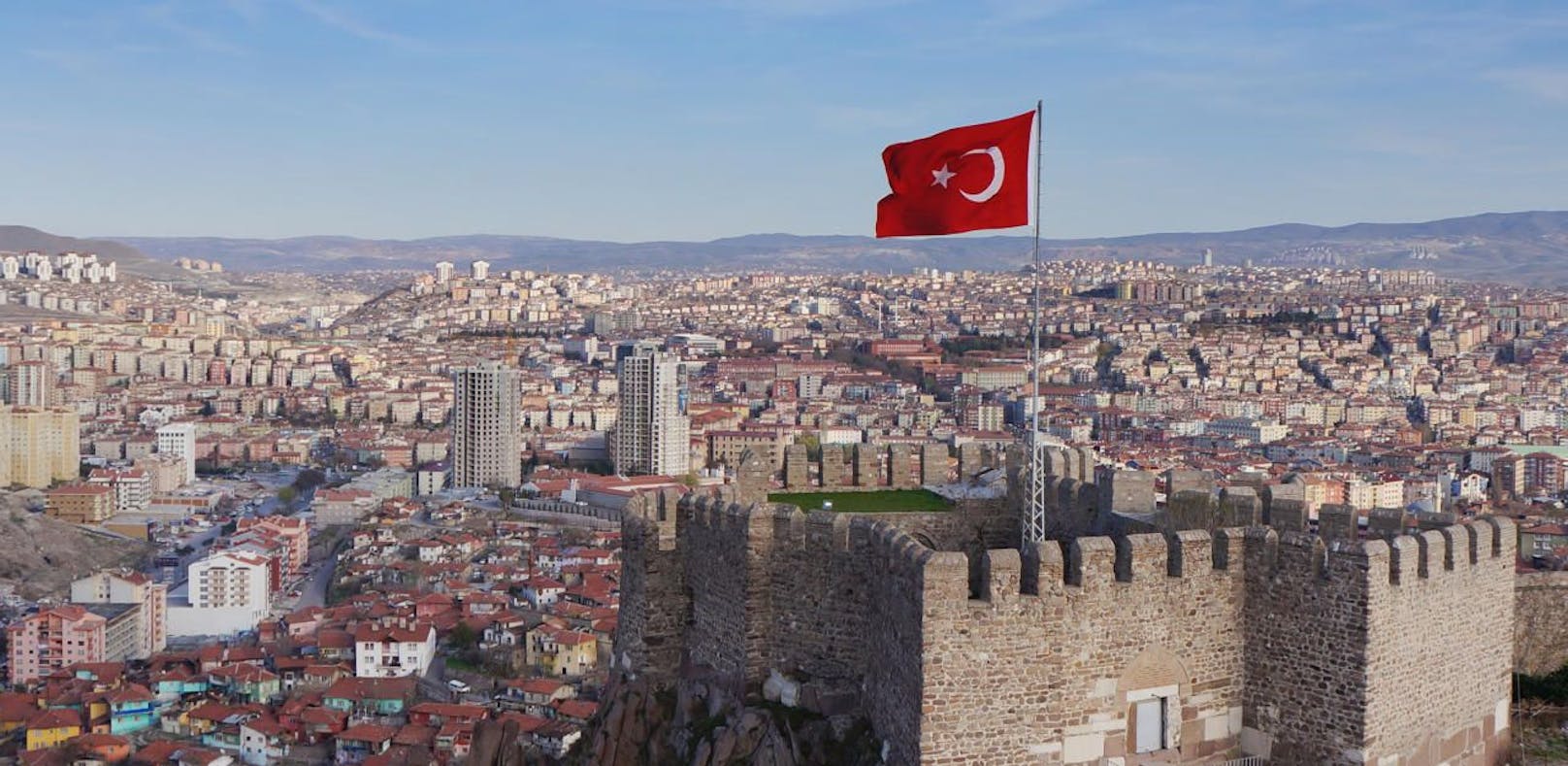 Eine Aufnahme von der Burg von Ankara. 