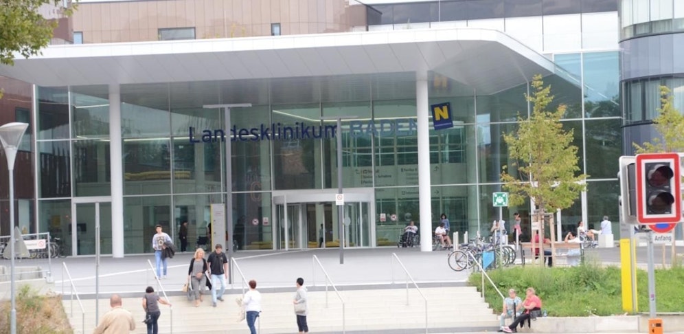 Die 49-Jährige wurde mit dem Heli ins Spital nach Baden geflogen.