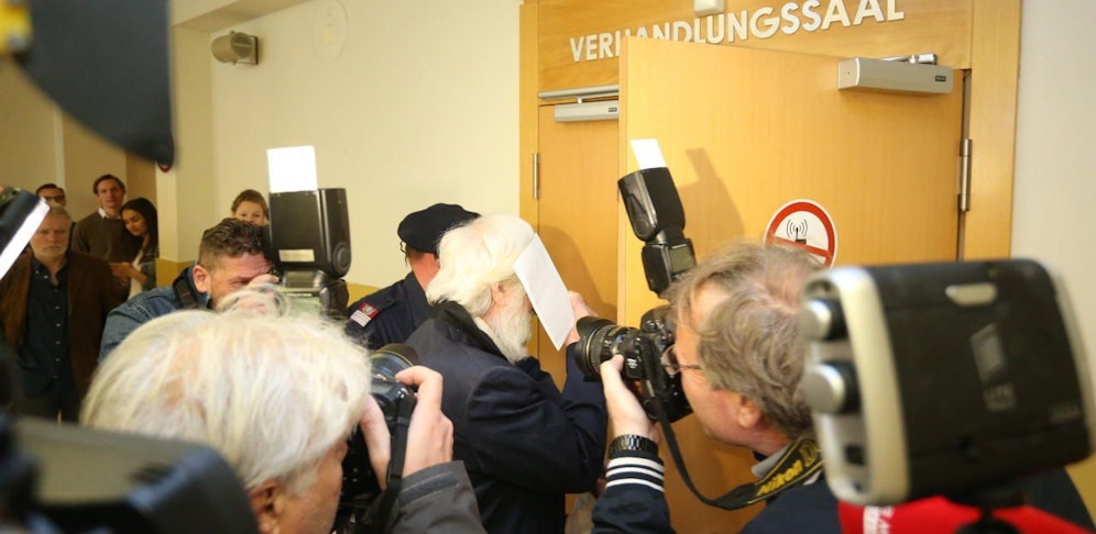 Hannes H. hat sich auch an seiner Enkelin vergangen.