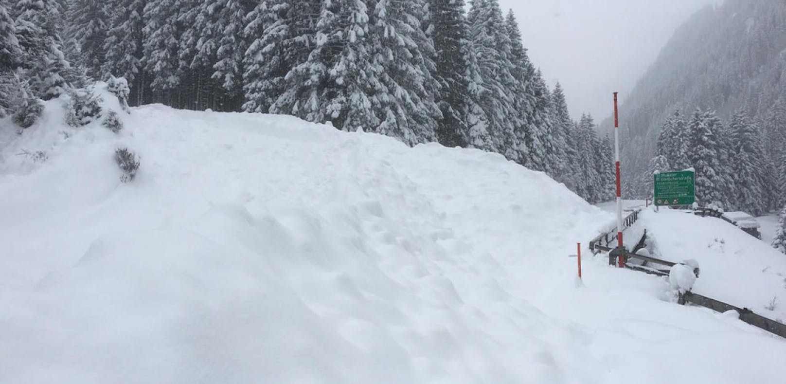 In Tirol drohen Lawinenabgänge. Deshalb wurden einige Straßen gesperrt.