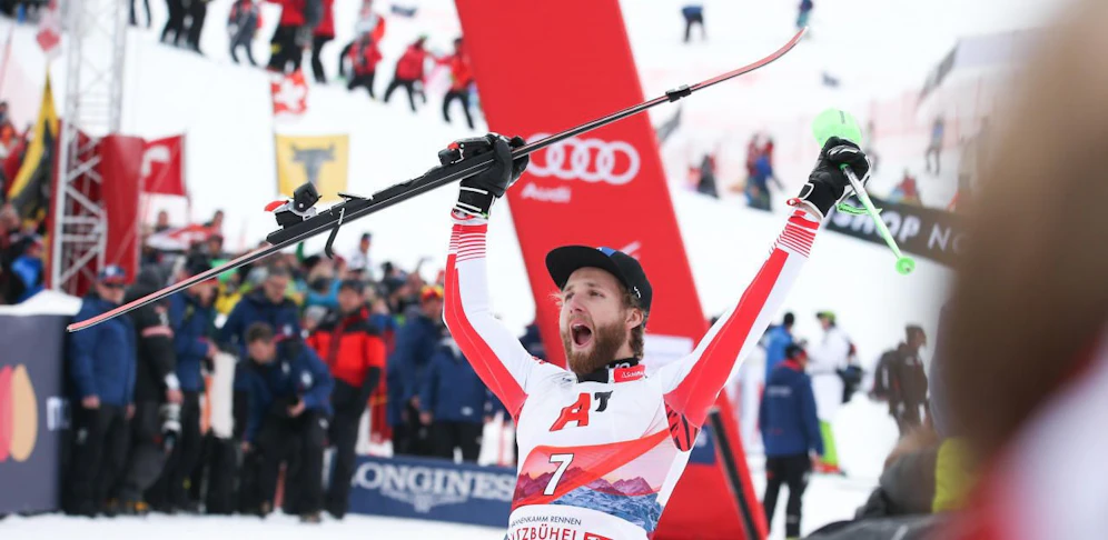 Marco Schwarz im Jubelrausch! Der Kärntner musste sich beim Kitz-Slalom nur dem Schweizer Daniel Yule geschlagen geben. 