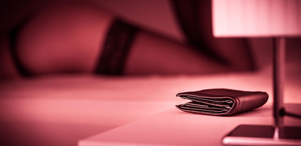 Die Männer suchten gezielt nach jungen Mädchen in völliger Armut.