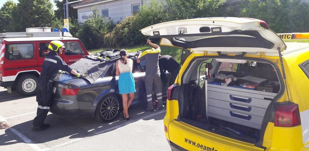 ÖAMTC und Feuerwehr retteten Kleinkind aus versperrtem Wagen. 