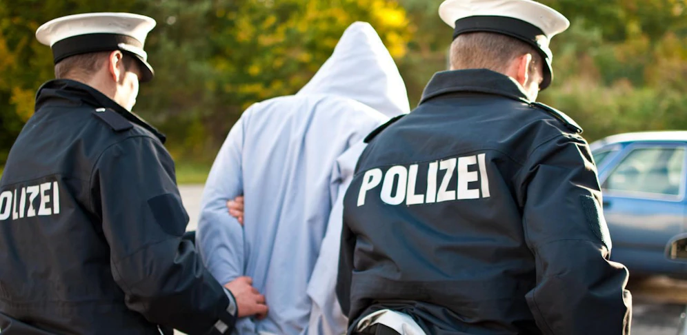 Der Mann hat sich später selbst gestellt.