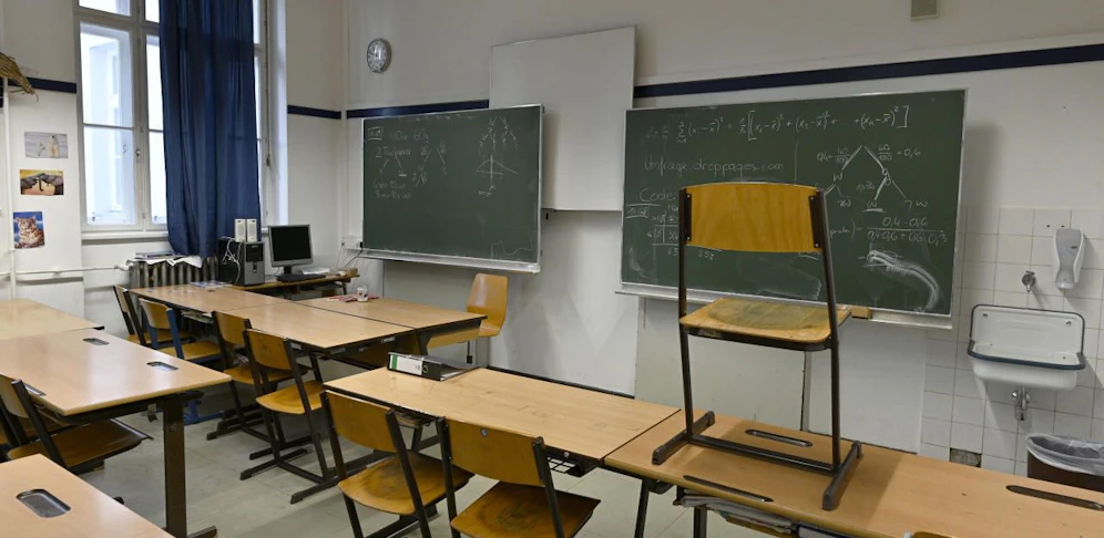 Mitschüler wurden bedroht und beraubt.