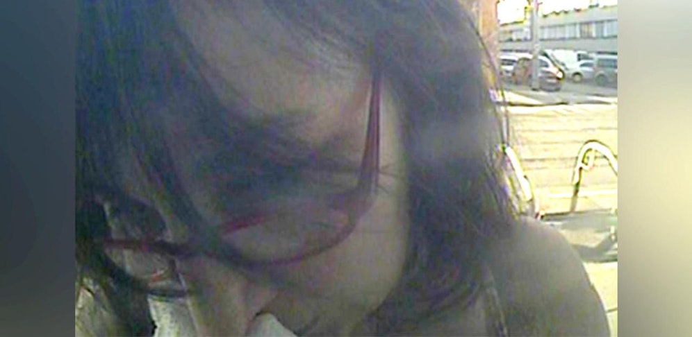 Diese Frau soll einem todkranken Patienten die Bankomatkarte gestohlen haben.