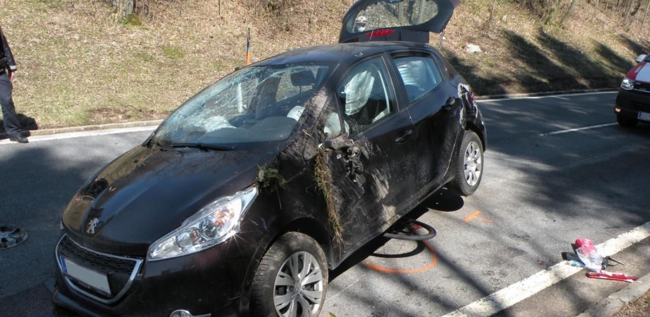 Heute.at - Auto landete nach Überschlag auf Radler