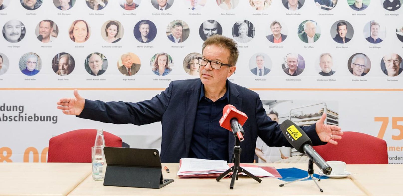 Rudi Anschober stellt seine Forderungen an die neue Übergangsregierung vor. (Foto: Werner Dedl)
