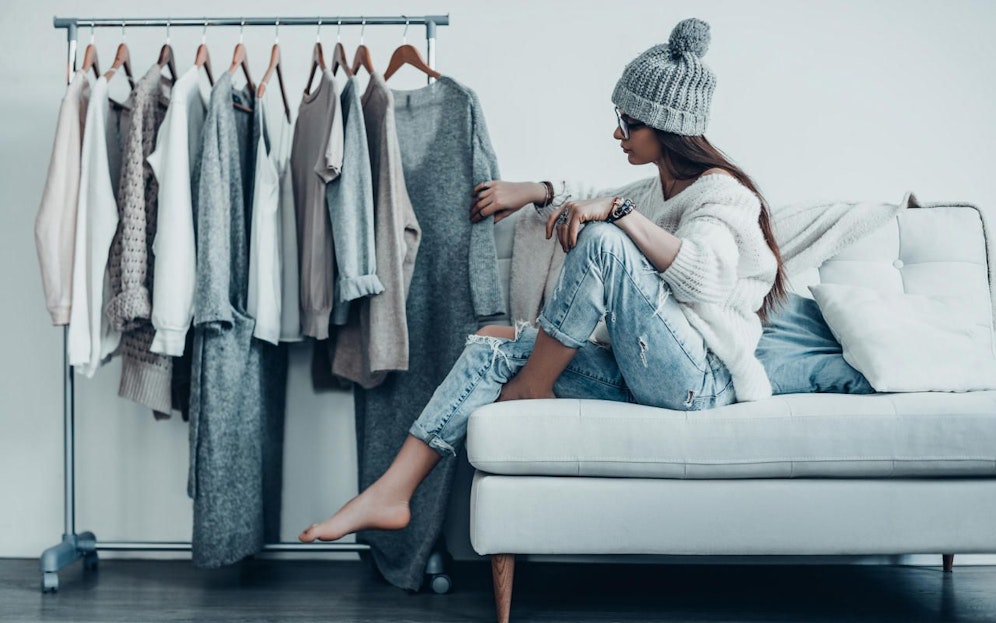 Vieles wird gekauft und nie verwendet. Im Durchschnitt sind es in Österreich pro Kopf 400 Euro an Kleidung, die unbenutzt im Schrank hängen. 