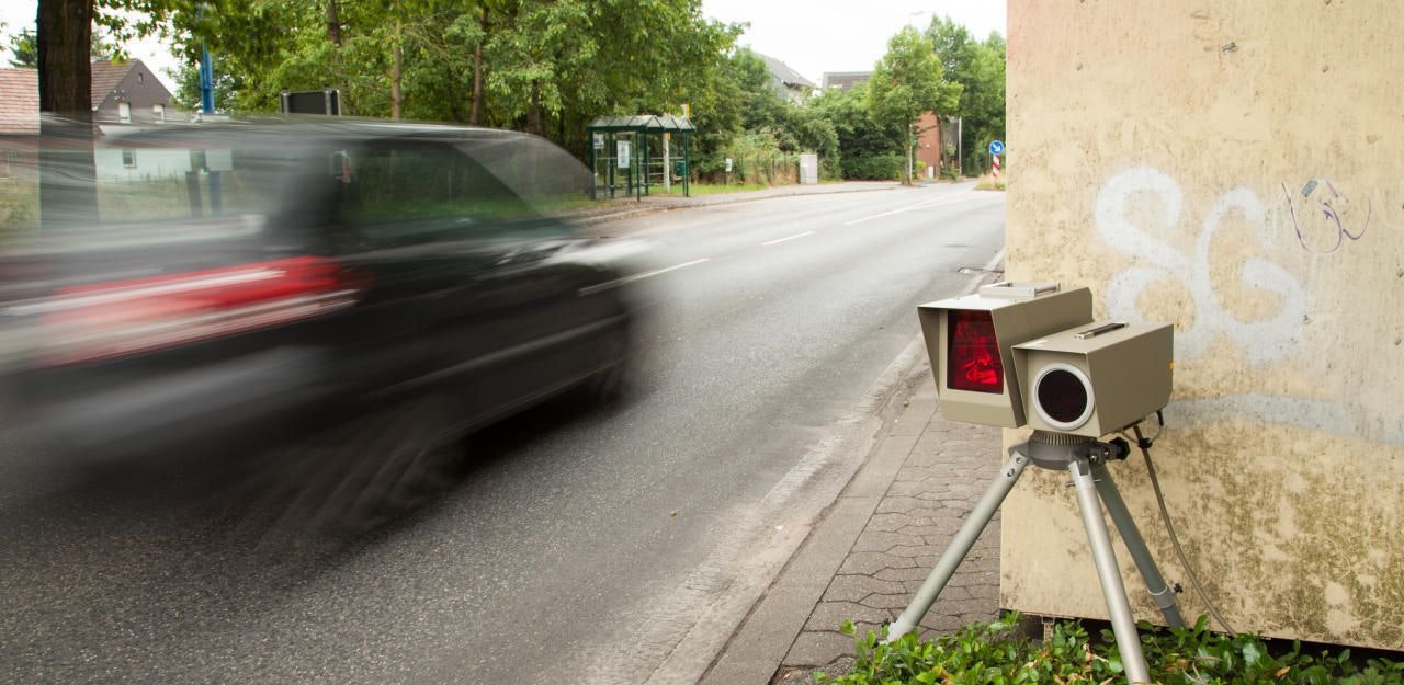 Heute.at - Raser donnerte 101 km/h zu schnell über Bundesstraße