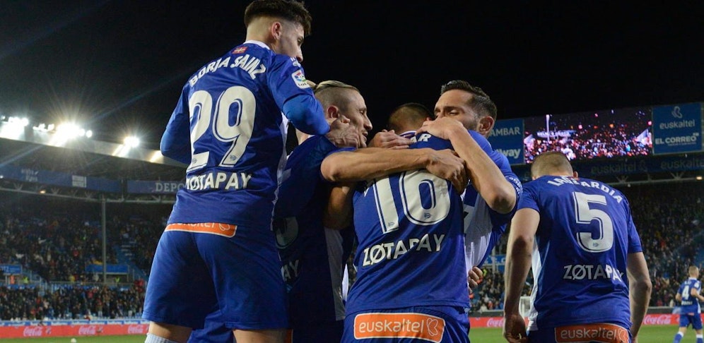 Die Alaves-Profis zeigen vor, was man in Zeiten der Coronavirus-Pandemie nicht machen darf. 