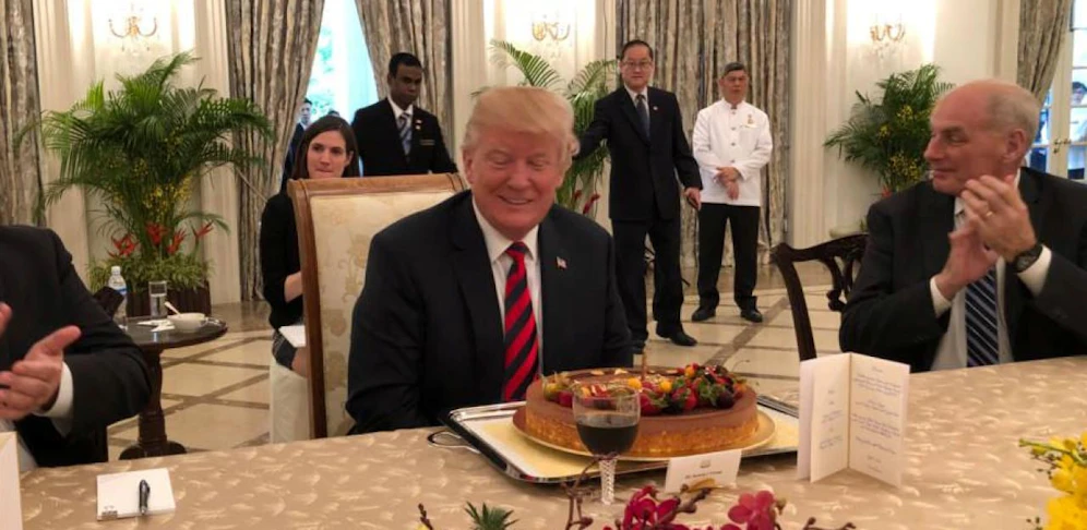 Schokotorte mit Früchten für den US-Präsidenten.