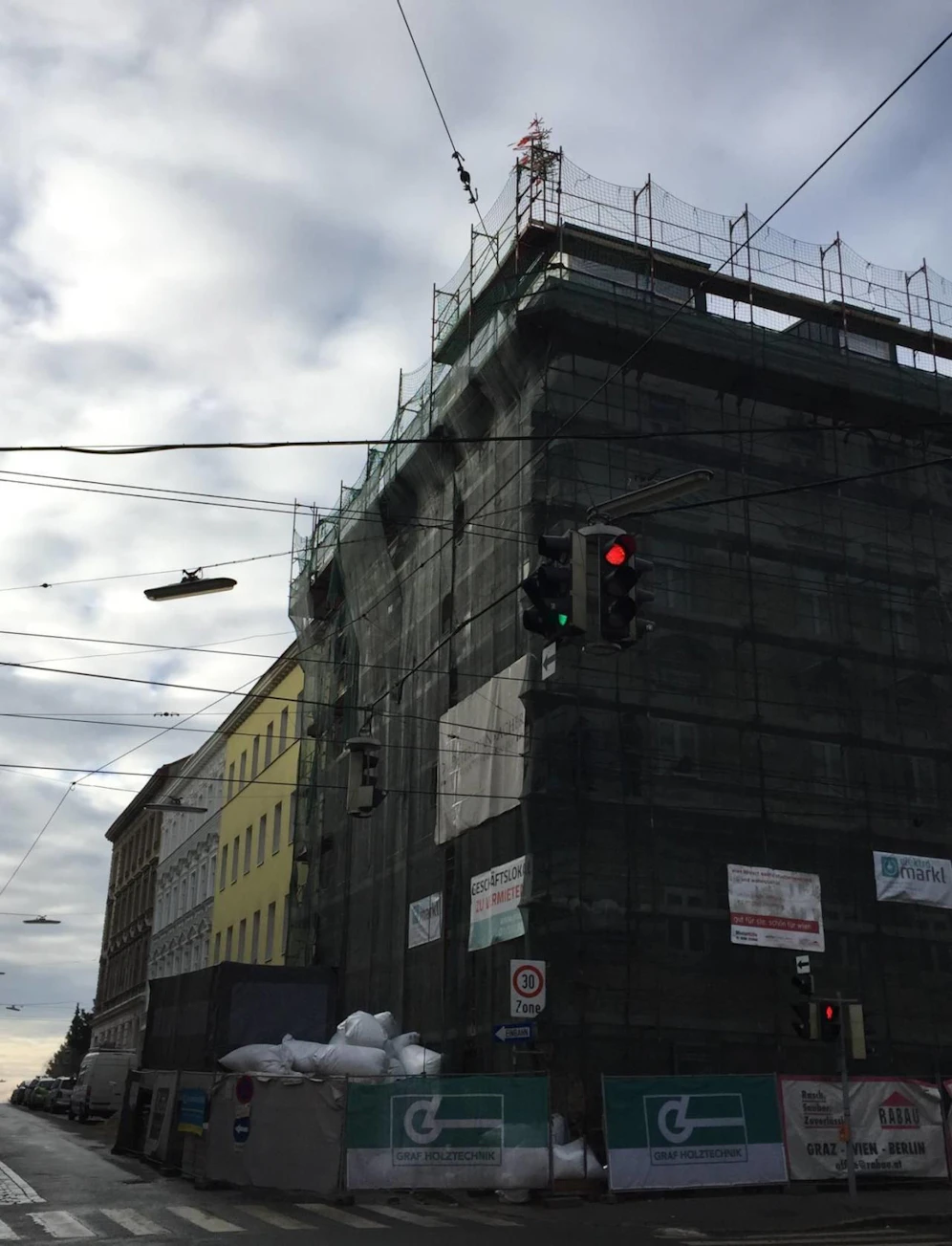 Weihnachtsstimmung auf einer Baustelle im 18. Bezirk.  