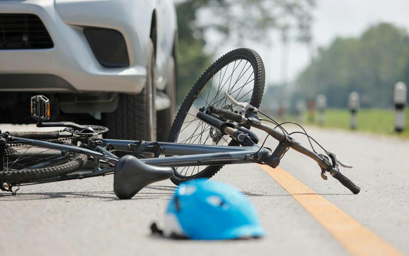 Am Samstag fuhr eine alkoholisierte Auto-Lenkerin eine 67-jährige Radlerin nieder. (Symbolbild).