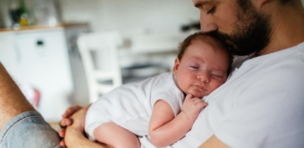 Immer mehr Väter, aber auch Mütter, nutzen den "Papamonat". (Symbolbild)
