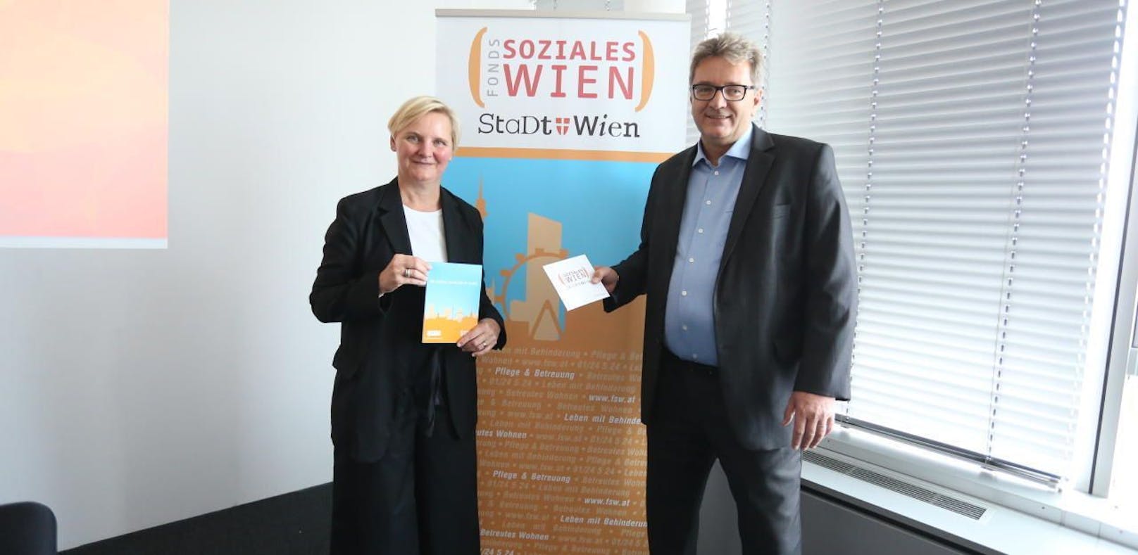 Sozialstadträtin Sandra Frauenberger (SPÖ) und FSW-Chef Peter Hacker stellten den Geschäftsbericht für das Jahr 2016 vor.