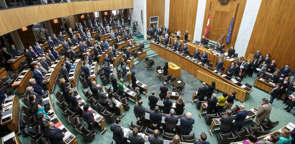 Adieu, sagten die Abgeordneten am Donnerstag zum historischen Sitzungssaal.