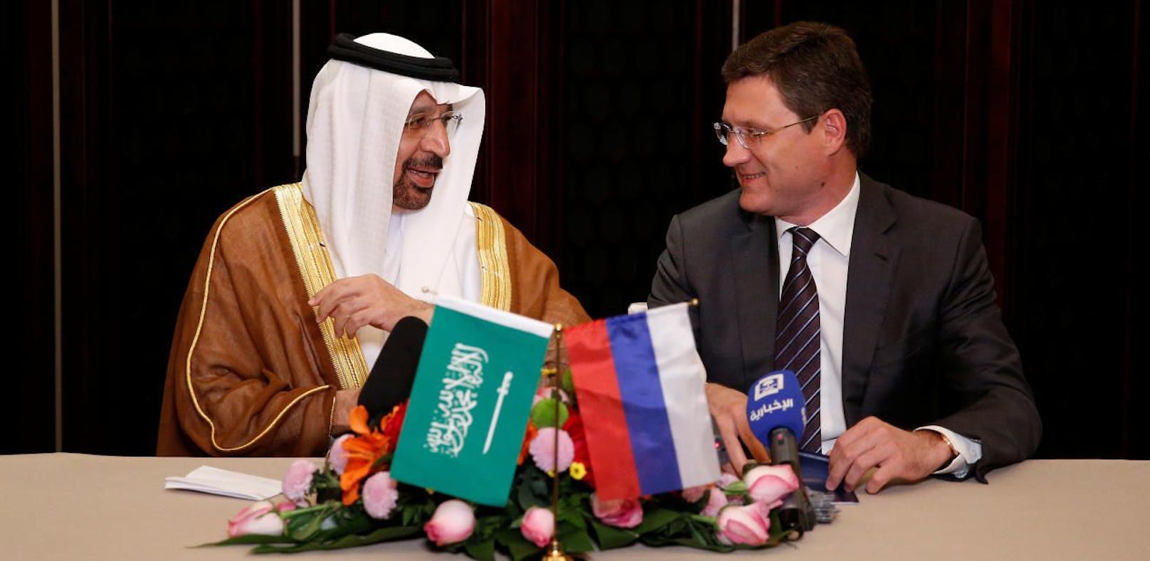 Saudi Arabiens Energieminister Khalid al-Falih und sein russischer Amtskollege Alexander Novak.