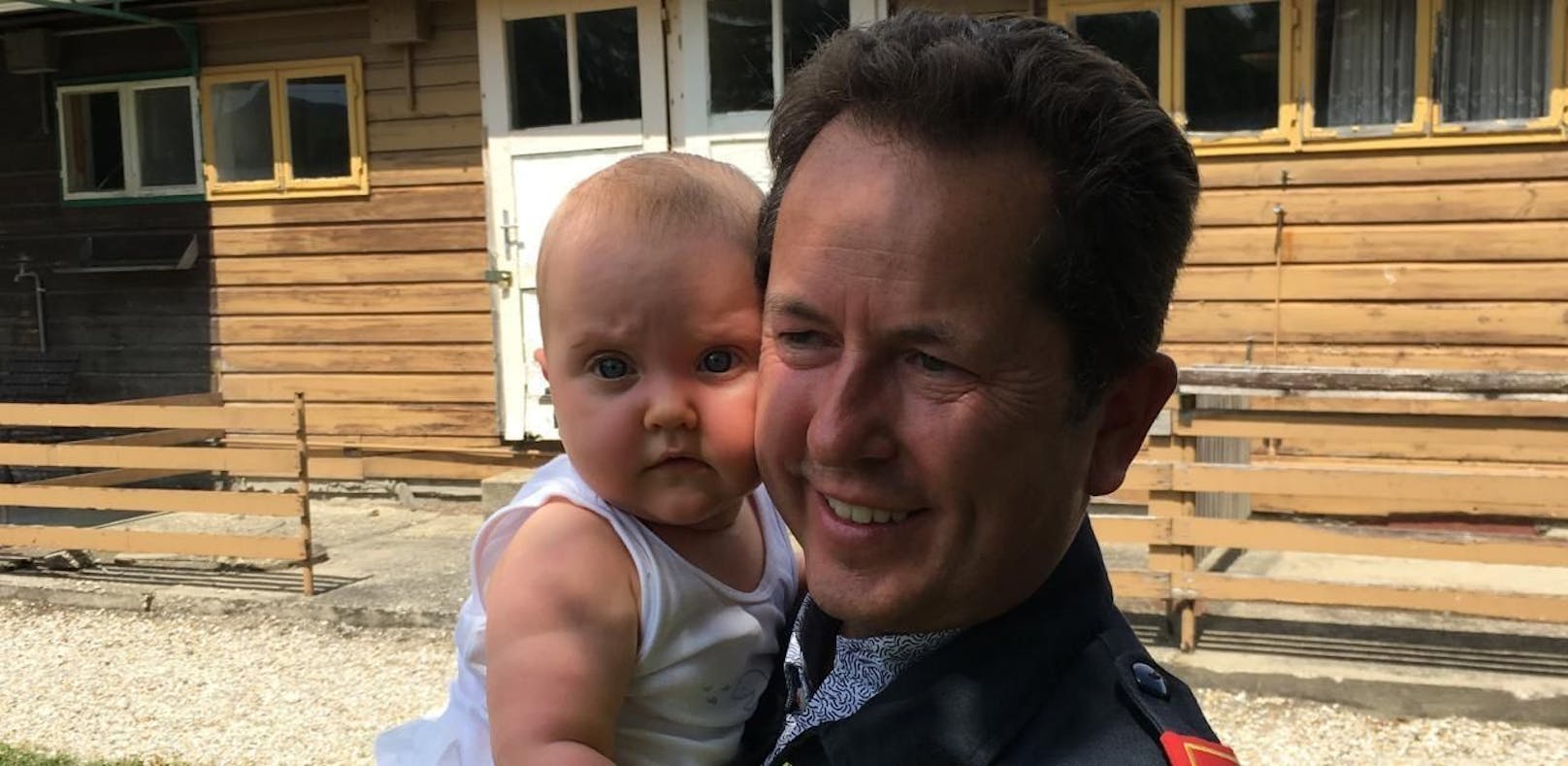 Baby in Auto eingesperrt: Florianis befreien Johanna
