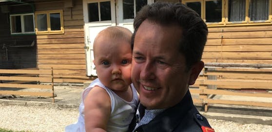 Florianis befreiten die kleine Johanna aus dem Auto.