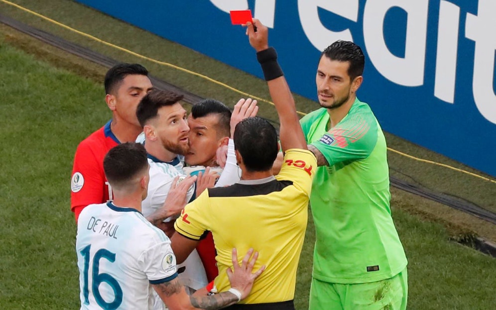 Lionel Messi und Gary Medel