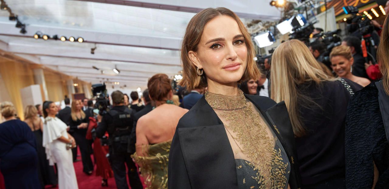 Heute.at - Diese Oscar-Botschaft trug Natalie Portman am Cape