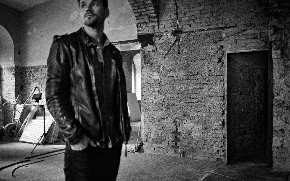 Fabian Günzel auf der Baustelle seines ersten eigenen Lokals, das [ænd].