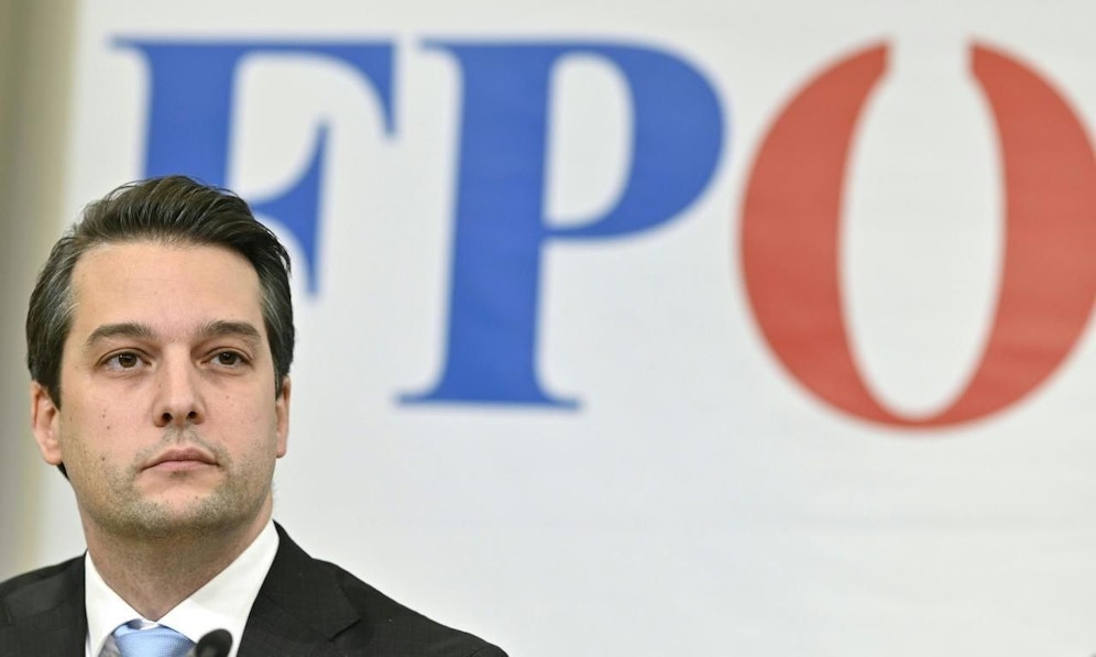 Auch andere Handeltreibende - wie etwa Buchhändler oder Floristen - sollten in der Corona-Krise ihre Waren verkaufen dürfen, fordert Wiens FPÖ-Chef Dominik Nepp. 