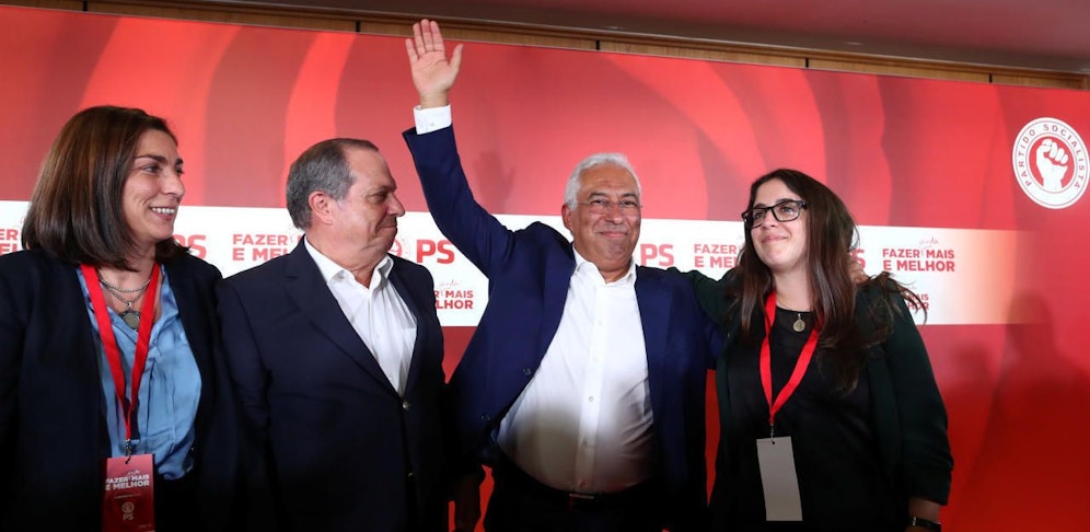 Premierminister und PS-Chef Antonio Costa (2. v. r.)