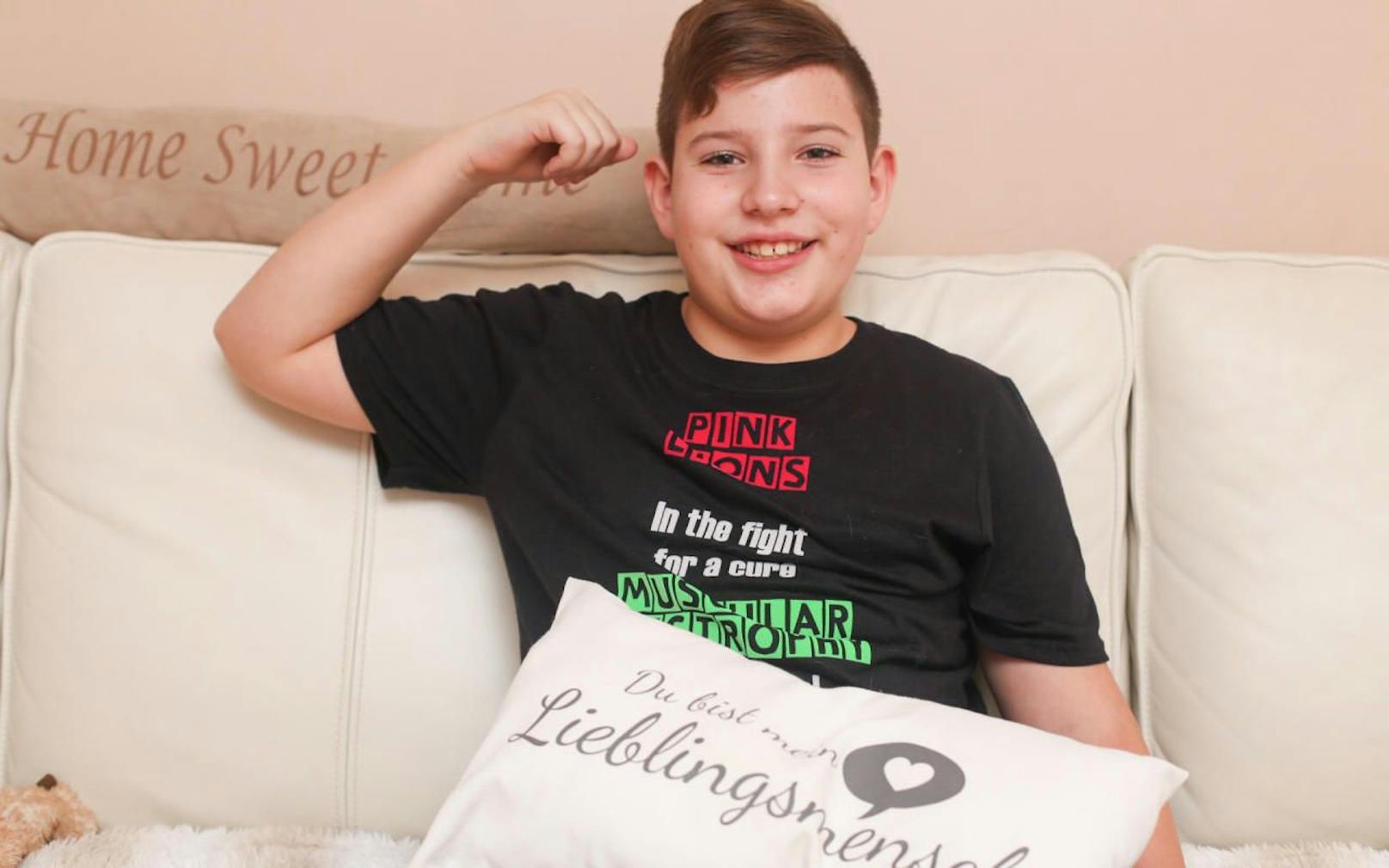 Oliver (9) kämpft gegen seine seltene Muskelkrankheit. 